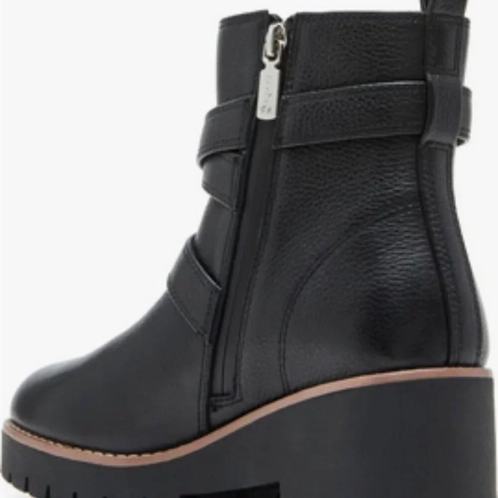 Blondo Dazie Waterproof Black Leather Buckle Strap Lug Sole Bootie. Sz: 9.5